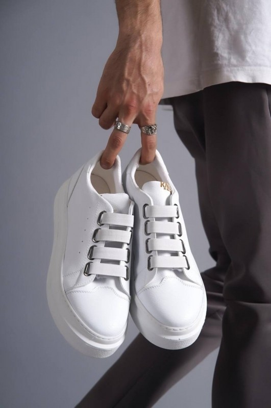 Choose your unique sports shoes