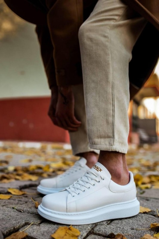 Choose your unique sports shoes
