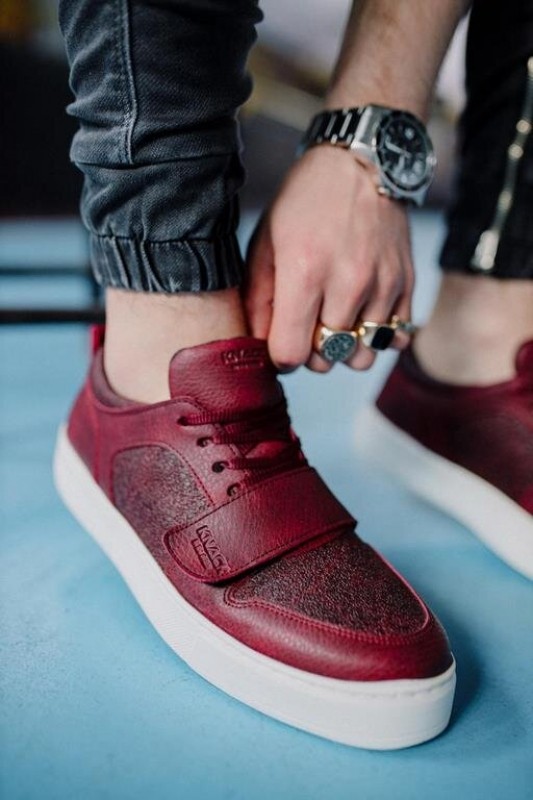 Men's casual shoes, designed in great colors for every day.