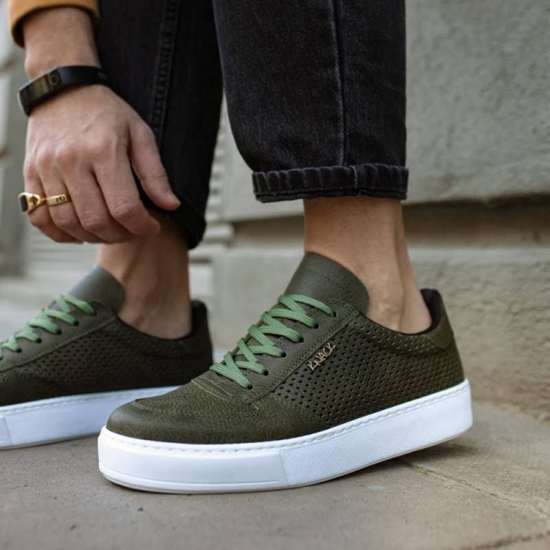 Shop the perfect men's casual shoes for you.