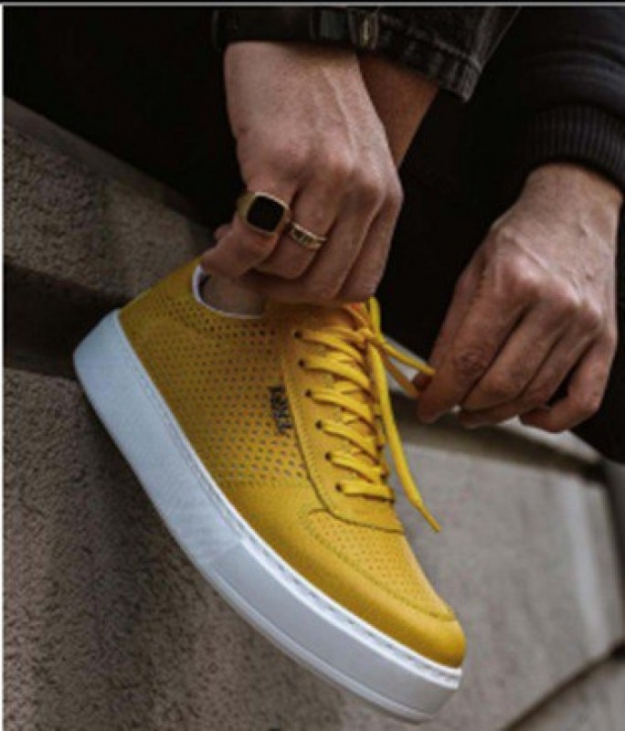 If you are looking for a combination of style and quality, our men's casual shoes are your perfect choice.