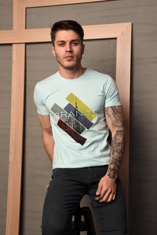 Choose a T-shirt that reflects your unique personality