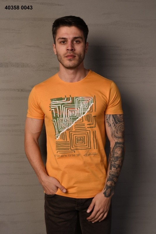 Refresh your casual look with a modern and innovative style.