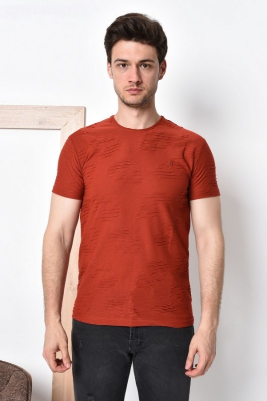 Bold design T-shirt that breaks the routine