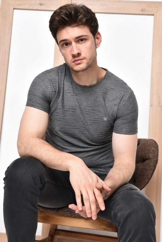 Enjoy a stylish and comfortable look that lasts for a long time.