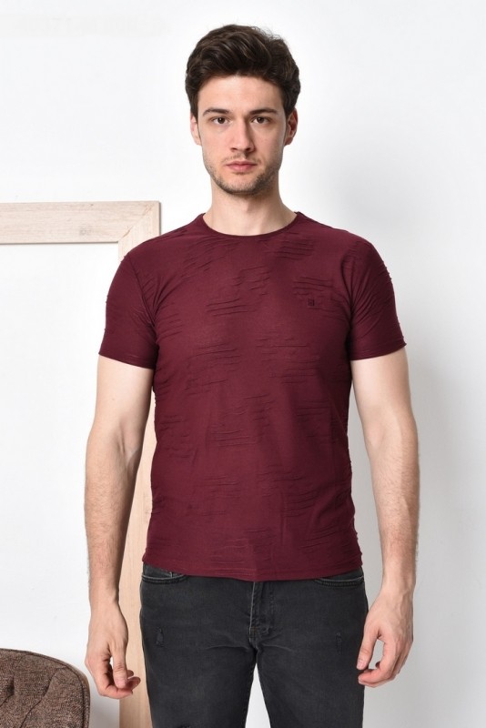 A T-shirt that adds a touch of luxury to your look