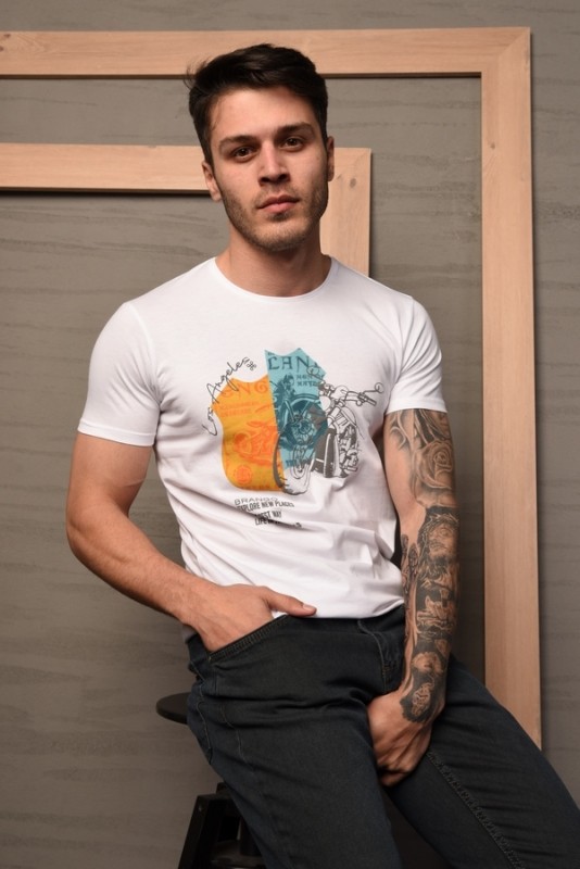 Motorcycle inspired print t-shirt for your busy day