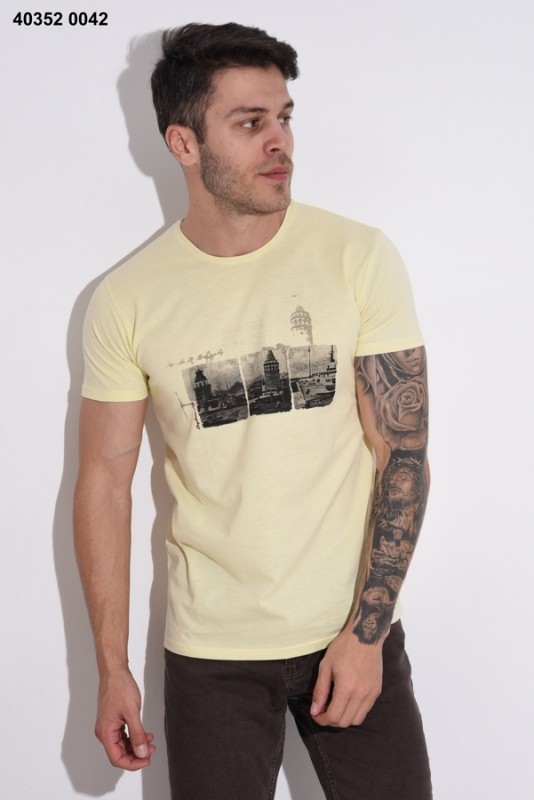 Make this T-shirt part of your collection to shine with a unique look