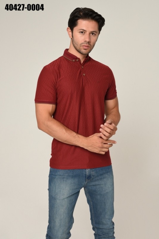 Attractive Look: Men's polo shirt in elegant dark red.