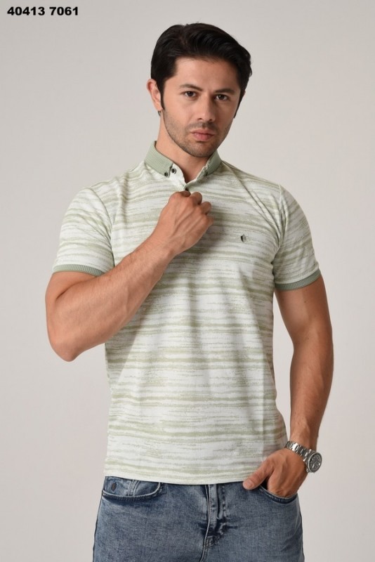 Men's polo t-shirt: an essential piece in your wardrobe for a modern and distinctive summer look.