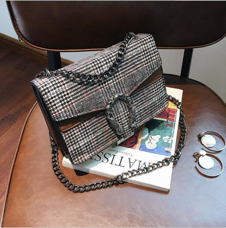 Women's bags for everyday use: strength and quality in every detail