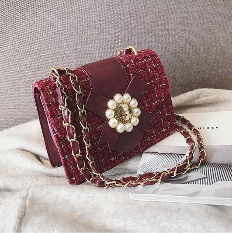Red bag, color that expresses your personality