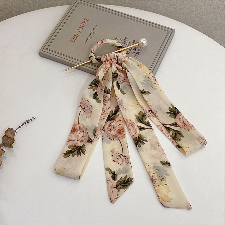 Decorative hair clip with soft ribbons