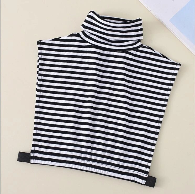 Striped high collar: quick elegance with a modern twist
