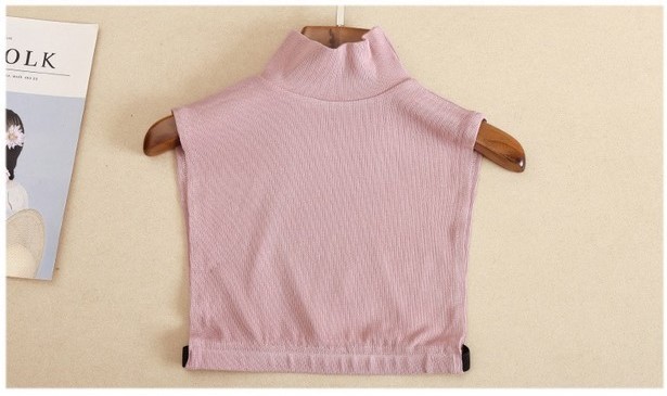 Warm pastel touch: high neck in delicate pink
