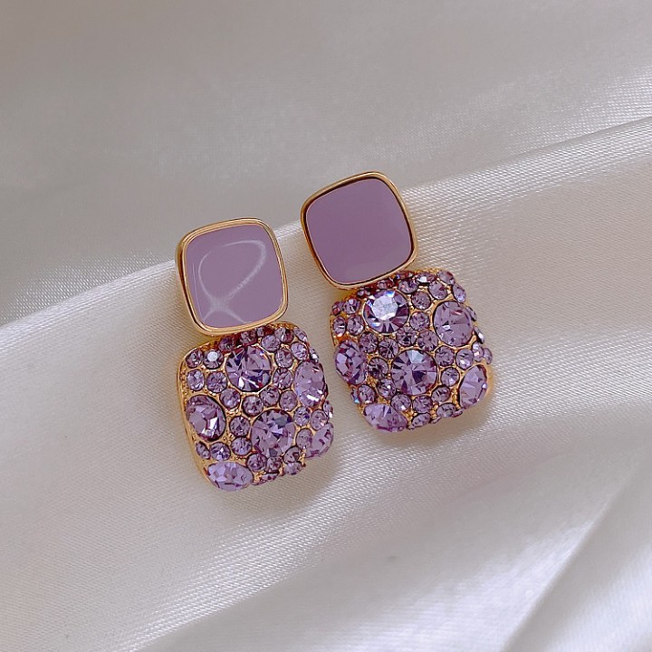 Purple Whispers: crystal-embellished earrings with an elegant pastel finish