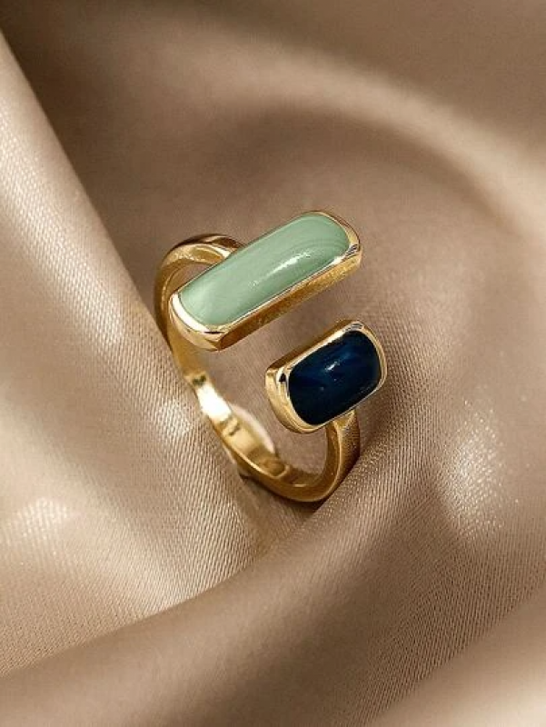 Color balance: gold ring with a bold modern touch