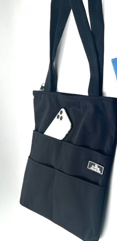 Black raspberry bag: practical elegance for your everyday life