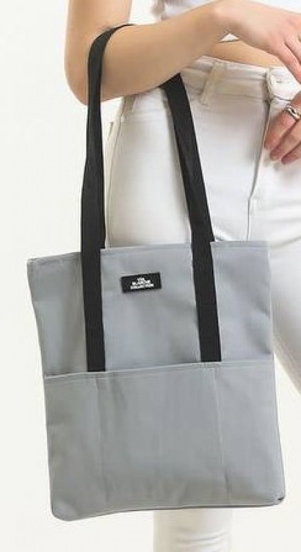 Simplicity at its best - elegant grey shopping bag
