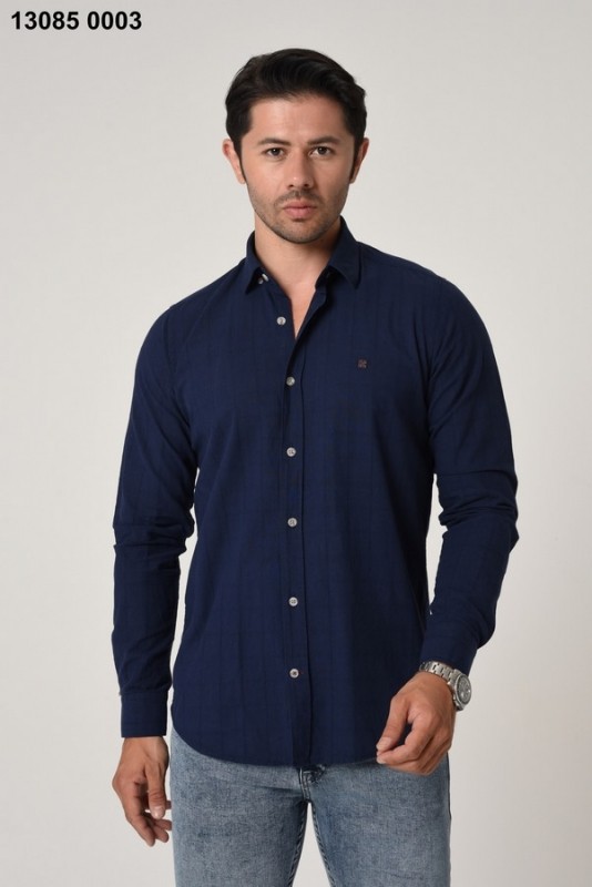 The navy shirt: the perfect choice for every modern man.