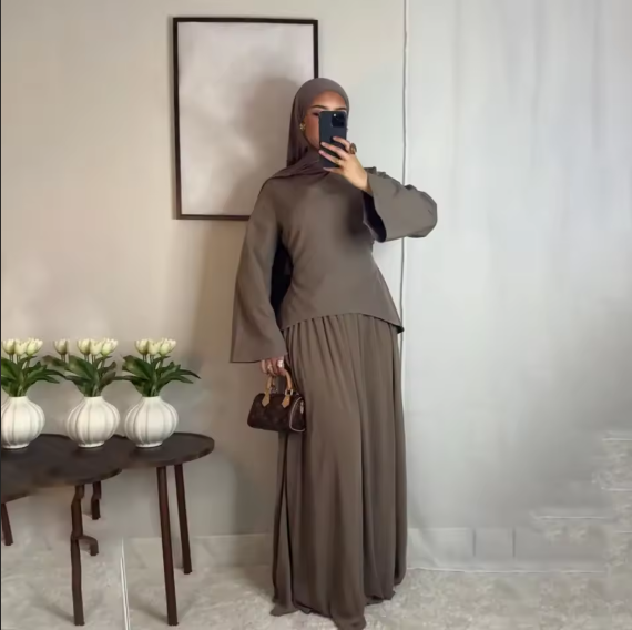 Elegant custom Islamic evening dress with a high neck and long sleeves, long A-line evening gown, formal party dresses